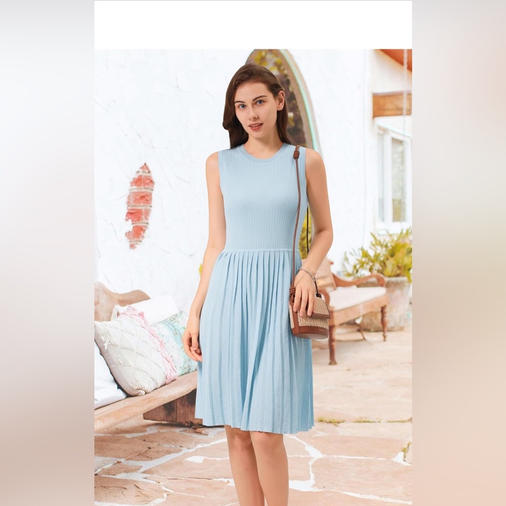 Medium crewneck baby blue sleeveless pleated Dress